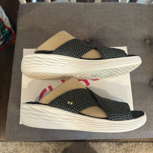 Ryka Nadine Slides Stretch Straps Ortholite Comfort Foam Insoles Size 9M - Picture 2 of 9